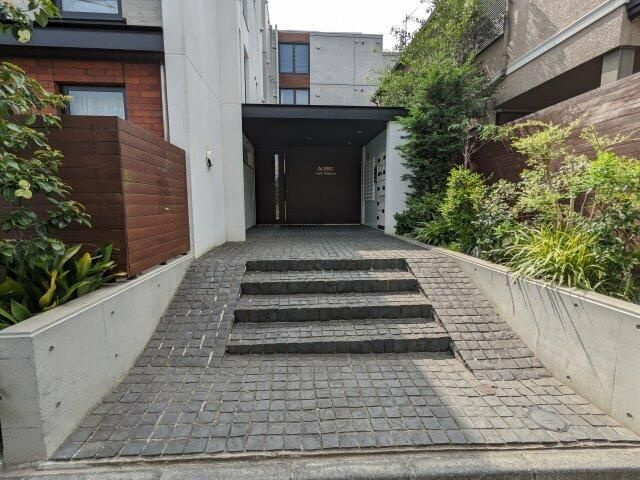 アレーロ西早稲田のエントランス