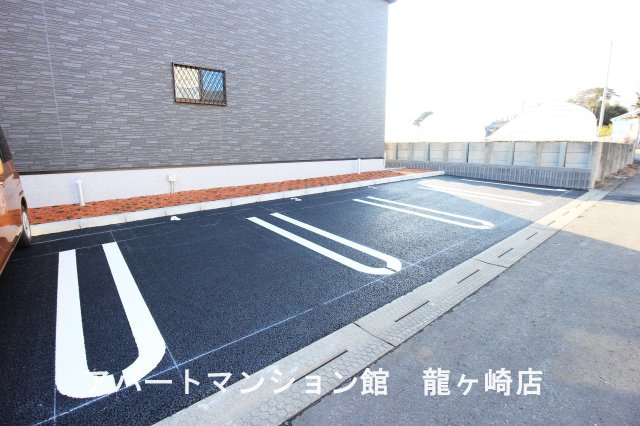 クレスト　ヒルの駐車場