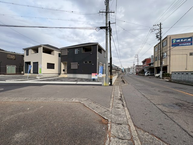 クワイエ　岐阜市長森本町２丁目第１　全２区画分譲の前面道路含む現地写真|■前面道路　■ヤマダ不動産　株式会社リライフ　
■夢のマイホーム購入をフルサポートします！