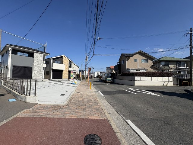 【その他】 | 糟屋郡志免町片峰4丁目4期　1号棟（全2棟）【仲介手数料無料・0円】 | 現地写真。前面道路です。