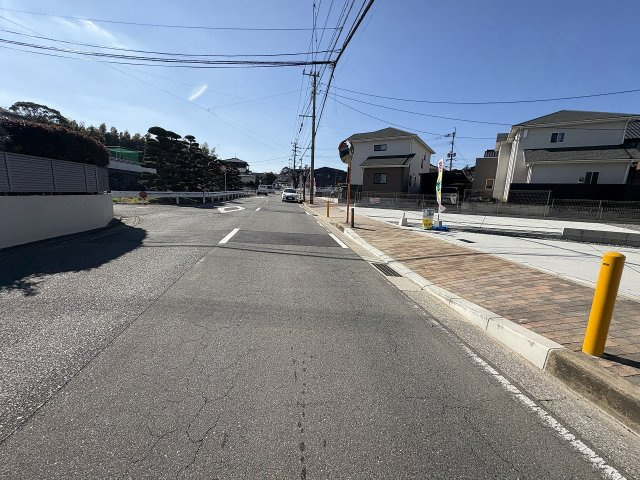 【その他】 | 糟屋郡志免町片峰4丁目4期　1号棟（全2棟）【仲介手数料無料・0円】 | 現地写真。前面道路です。