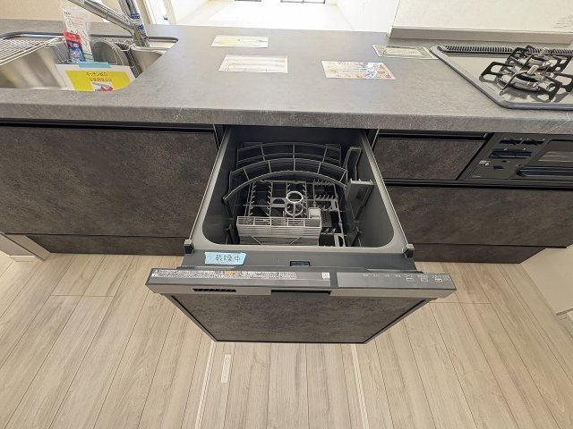 【キッチン】 | 糟屋郡志免町片峰4丁目4期　1号棟（全2棟）【仲介手数料無料・0円】 | 施工例。施工例は完成時と異なる場合があります。