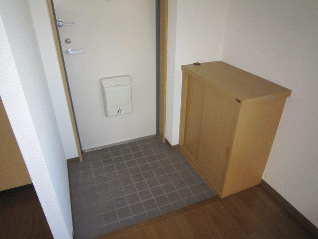 小金井市梶野町５丁目の賃貸マンションの玄関