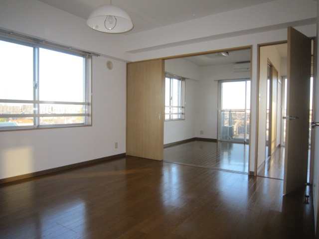小金井市梶野町５丁目の賃貸マンションの居間・リビング