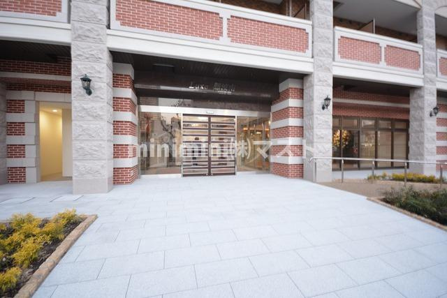 ラグゼ難波南のエントランス