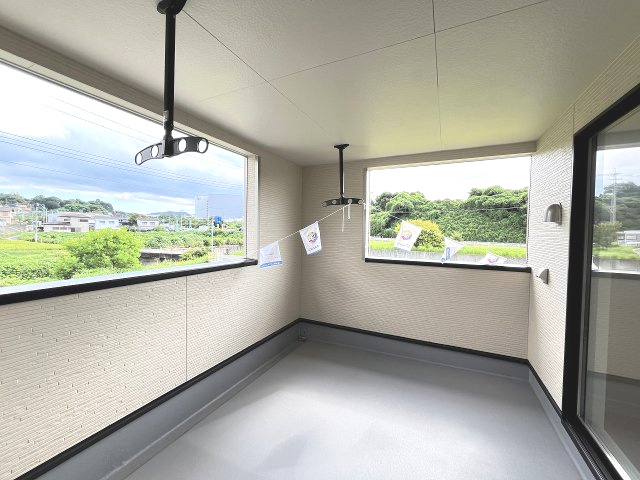【バルコニー】 | 糟屋郡須恵町新原第5　1号棟（全3棟）【仲介手数料無料・0円】 | 施工例。施工例は完成時と異なる場合があります。