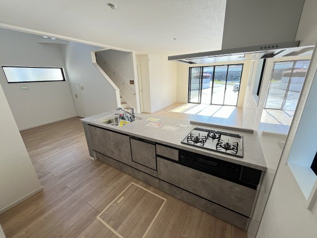 【キッチン】 | 糟屋郡志免町片峰4丁目4期　2号棟（全2棟）【仲介手数料無料・0円】 | 施工例。施工例は完成時と異なる場合があります。
