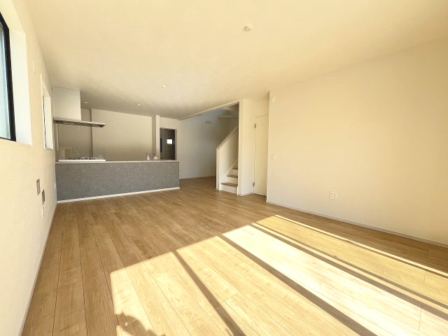 【内装】 | 糟屋郡志免町片峰4丁目4期　2号棟（全2棟）【仲介手数料無料・0円】 | 施工例。リビングです。施工例は完成時と異なる場合があります。