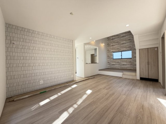 【居間・リビング】 | 読谷村大湾（限定1棟） | A号棟　LDK22.5帖♪解放感溢れるスキップフロア付き吹抜リビング♪