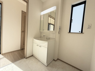 【独立洗面台】 | 読谷村大湾（限定1棟） | A号棟　三面鏡付き洗髪洗面化粧台♪