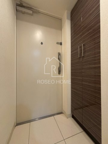 エス・キュート南森町の玄関