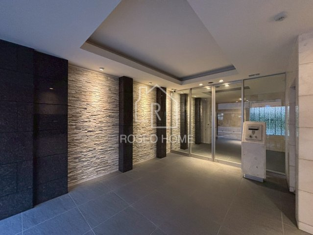 エス・キュート南森町のエントランス