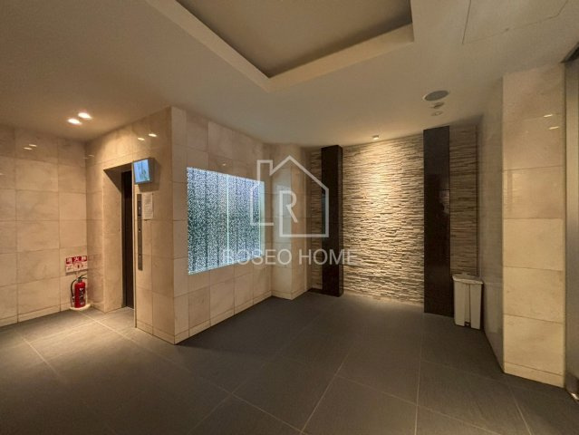 エス・キュート南森町のロビー