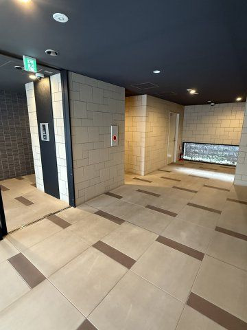 Metrosa弁天町のロビー