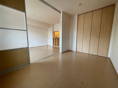 【寝室】 | ウエストバード