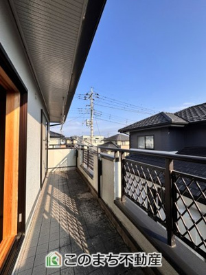 【バルコニー】 | 大田原市浅香３丁目中古戸建 | 南向きの大型バルコニーは陽当り良好で、たっぷりのお洗濯物もよく乾きます！