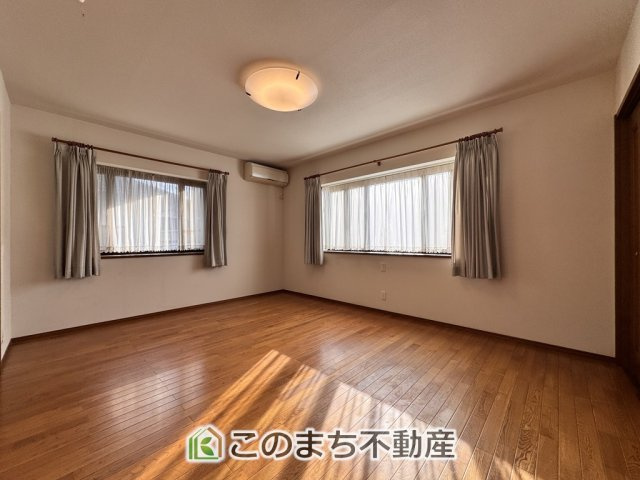大田原市浅香３丁目中古戸建の洋室|大切なプライベート空間は、趣味に合わせて使って頂けるようシンプルに仕上げてあります。