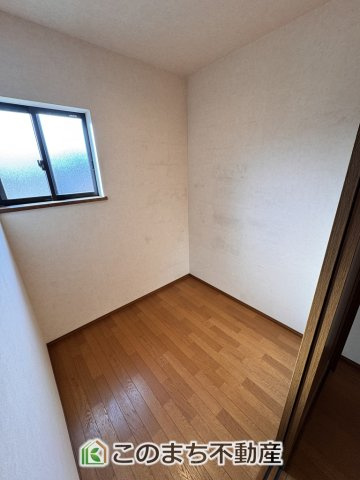 大田原市浅香３丁目中古戸建の収納|２階にも大きな納戸スペースがございます。