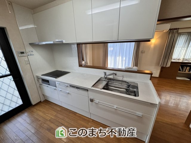 大田原市浅香３丁目中古戸建のキッチン|人気の対面式キッチン☆料理をしながらご家族とコミュニケーションが取れます♪