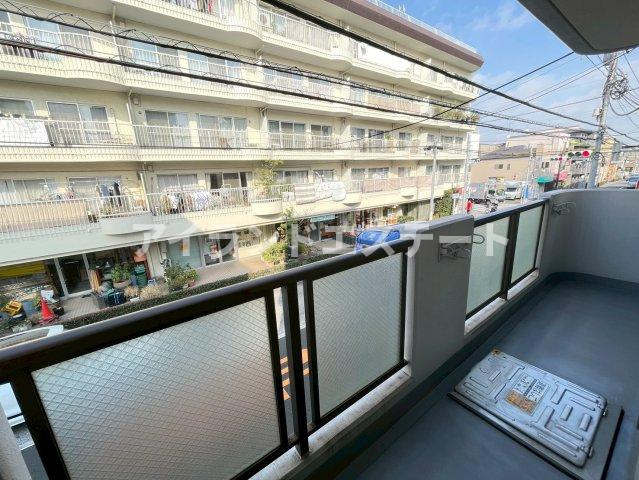 サンモール駒沢　角部屋　通風良好　シューズボックスのバルコニー