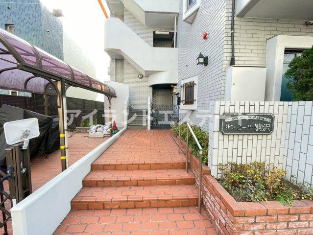 サンモール駒沢　角部屋　通風良好　シューズボックスのエントランス