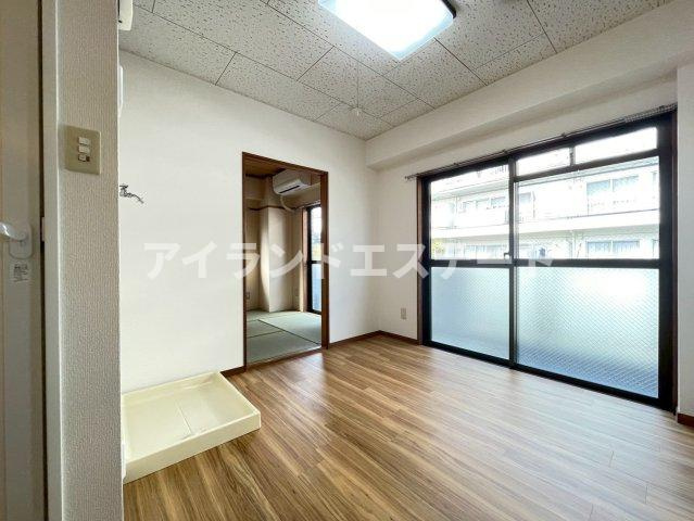 サンモール駒沢　角部屋　通風良好　シューズボックスの居間・リビング