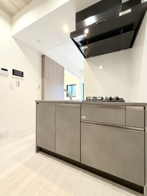 【キッチン】 | アジールコート町屋 | 町屋の賃貸物件。
「アジールコート町屋」のことなら(株)メイワ・エステートへお任せください。