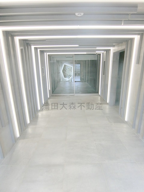 レガリス蒲田のエントランス|防犯カメラTVモニター付オートロック宅配BOXメールBOX管理人室