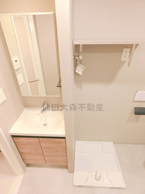 レガリス蒲田の洗面所|2面鏡の独立洗面台　洗面脱衣所　室内洗濯機置き場