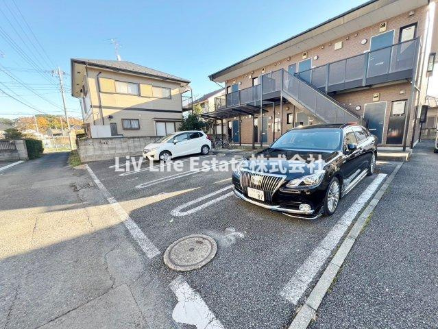 クラージュ高木 の駐車場