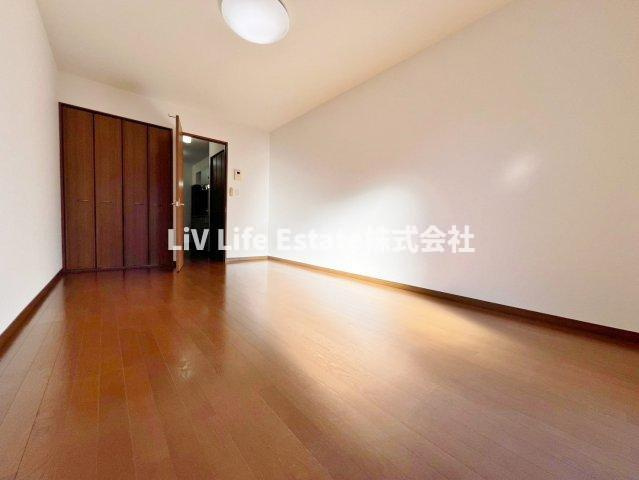 クラージュ高木 の洋室