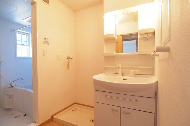 セレーノの洗面所|脱衣スペースもあります