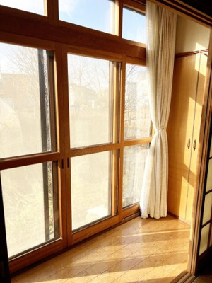 【和室】 | 余市町黒川町16丁目 一戸建 | 明るい広縁部分♪