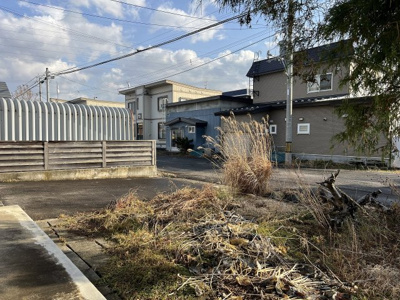 【庭】 | 余市町黒川町16丁目 一戸建 | 敷地南側・日当たりの良いお庭はテラスもあります♪