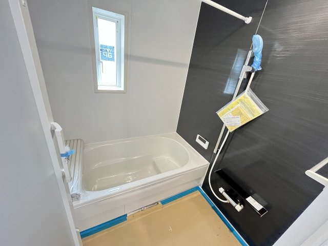 【浴室】 | 糟屋郡須恵町新原第5　号棟（全3棟）【仲介手数料無料・0円】 | 施工例。浴室です。施工例は完成時と異なる場合があります。