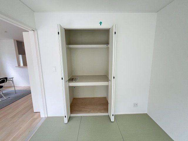 【収納】 | 糟屋郡須恵町新原第5　号棟（全3棟）【仲介手数料無料・0円】 | 施工例。2階にもトイレです。施工例は完成時と異なる場合があります。