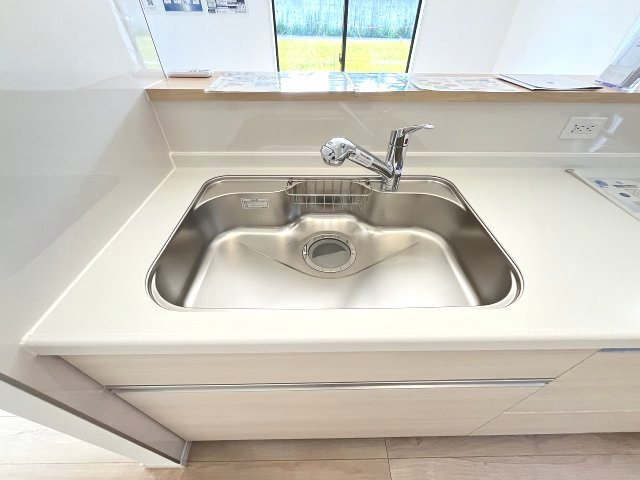 【キッチン】 | 糟屋郡須恵町新原第5　号棟（全3棟）【仲介手数料無料・0円】 | 施工例。施工例は完成時と異なる場合があります。