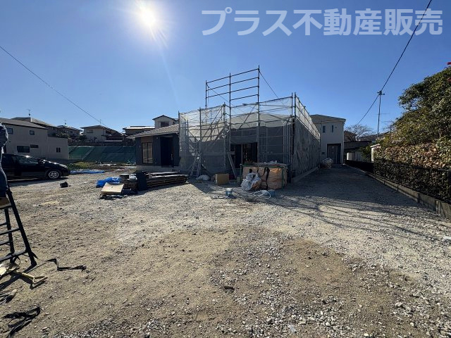 【玄関】 | 糟屋郡須恵町新原第5　号棟（全3棟）【仲介手数料無料・0円】 | 施工例。施工例は完成時と異なる場合があります。