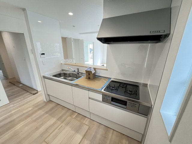 【キッチン】 | 糟屋郡須恵町新原第5　号棟（全3棟）【仲介手数料無料・0円】 | 施工例。施工例は完成時と異なる場合があります。