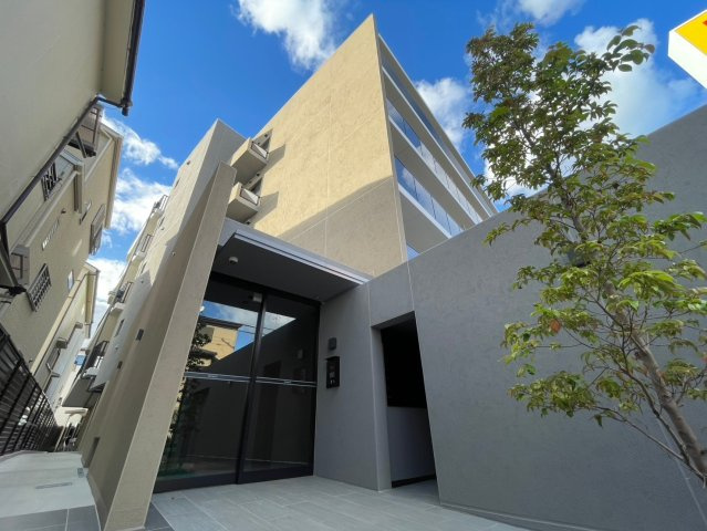 トリニティ豊中本町のエントランス