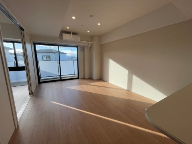 トリニティ豊中本町の居間・リビング