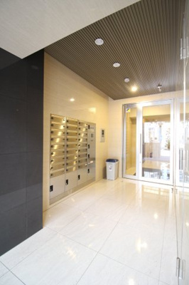 【エントランス】 | コンフォート王子