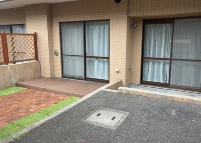 【外観】 | ハイホーム淵野辺 | 道幅が広い場所は日当たりや風通が良好です。幅が広いのですれ違いも可能ですし大きな車でも駐車可能！一方で、大型車が通ることも多くなるため交通量の増加により騒音に繋がります。また土地の値段が高くなります。