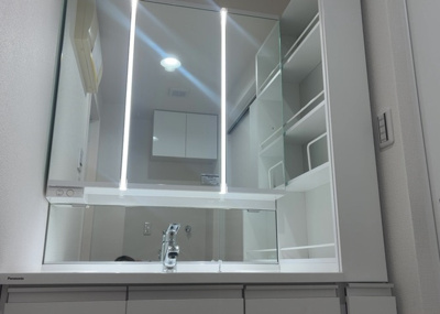 【駐車場】 | ハイホーム淵野辺 | 駐車場と明記されていても、最小スペースでつくられた駐車場だと大型車は駐車できなかったり、出入りしにくくなったりする可能性があります。お車のサイズと購入したい物件の駐車場のサイズを現地で確認しましょう。