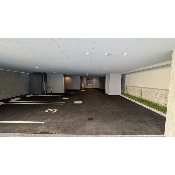 ザ・レジデンスパーク栄の駐車場