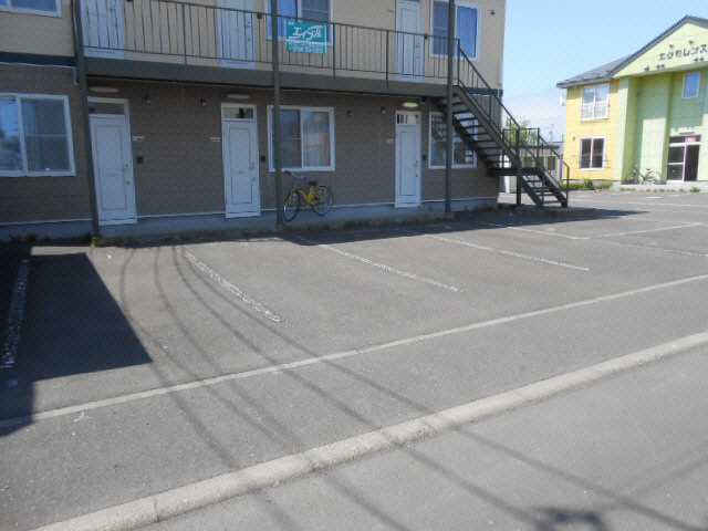 コーポカデンツァの駐車場