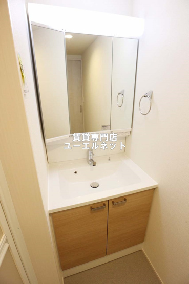 【独立洗面台】 | JIN Residence吹田 | 清潔感ある独立洗面台で毎日気持ちよく♪