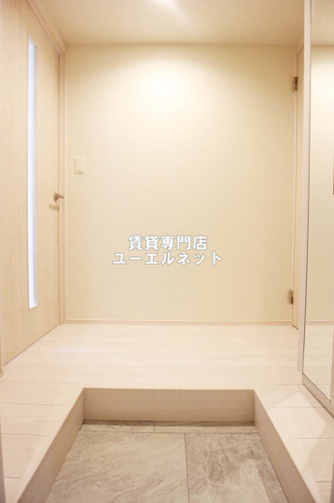 【玄関】 | JIN Residence吹田 | 住まいの顔ともなる玄関