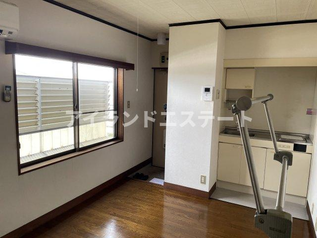 OTアパート　駅近　最上階　バストイレ別の居間・リビング