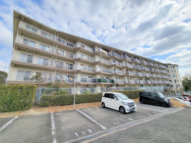 奈良市藤ノ木台１丁目の賃貸マンションの外観パース